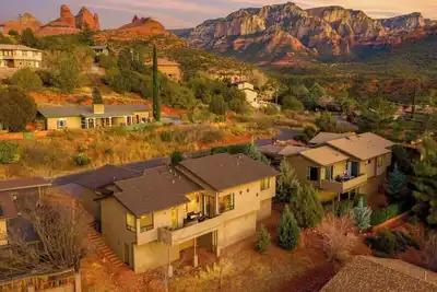Image de Walk-to-Uptown Home with Red Rock Views