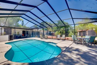 Image de Spacious 4-Bedroom Lakefront Home