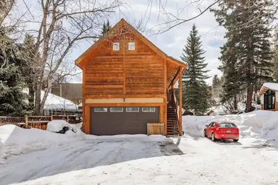 Image de Cabin-Style Ski Home in Minturn with Private Deck