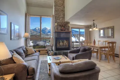 Image de Cascade Village condo - Awesome Mountain Views - Free Ski Shuttle/Heated Pool