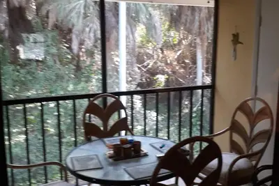 Image de Cozy 2-bedroom condo in enjoyable St. Petersburg with Ac, fitness room