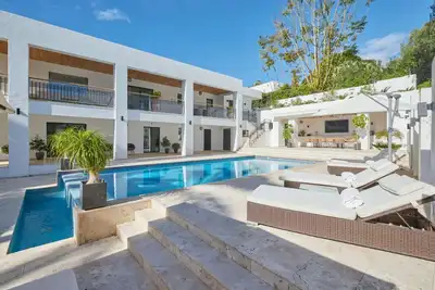 Image de Villa Amarosa - 5bed Haven in Nueva Andalucia!