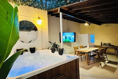 Image de Boutique House La 70 - 6br and Jacuzzi