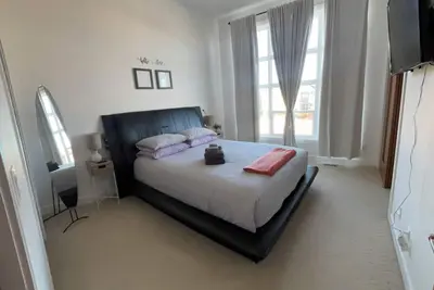 Image de 3-bedroom townhome in charming Airdrie with Ac and tankless water heater