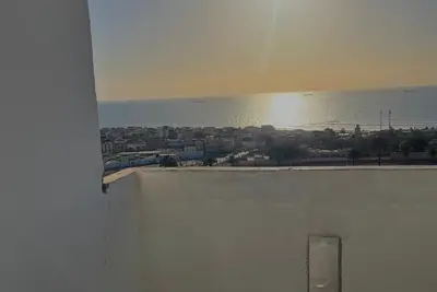 Image de Appartement vu mer, a 3 minute de la plage et corniche Anza,
