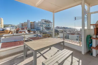 Image de Modern 3 Bdr Duplex House W/ Terrace by LovelyStay