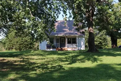 Image de Renovated charming cape on a 72 acre retired farm