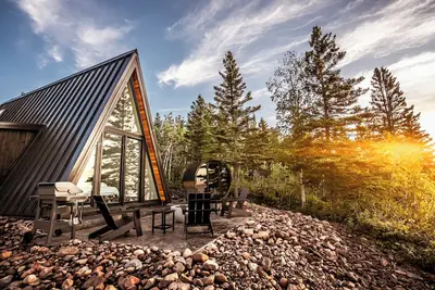 Image de Kalliot: Lakefront Tiny A-Frame w\/Barrel Sauna + Ev Charger