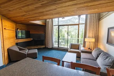 Image de Ski-up Loft Condo at Snowbird with mountain views. Hottub, Steam room, Pool!