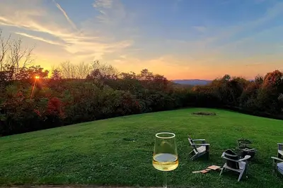 Image de Cabin Near The Lake with Amazing Sunset Views!