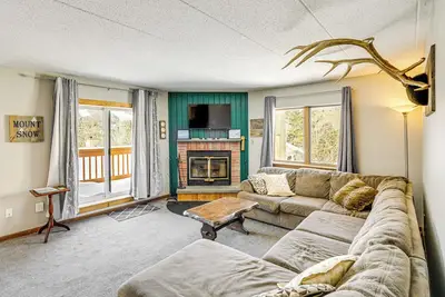 Image de Snow Mountain Condo: Hot Tub + Shuttle to Resort