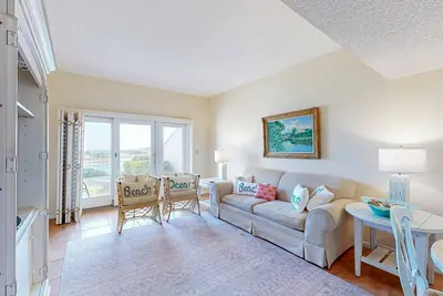 Image de Spacious oceanview condo with pool, beach access and golf