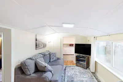Image de Charming dog-friendly home with patio, WiFi, streaming, washer/dryer