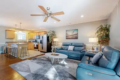 Image de Dog-friendly home in North Charleston with backyard, firepit & W/D