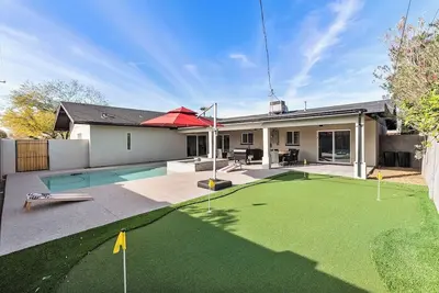 Image de Desert Dream : Scottdale Retreat with Heated Pool