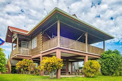 Image de Charming cabin with private balcony, lush views & eco-friendly features