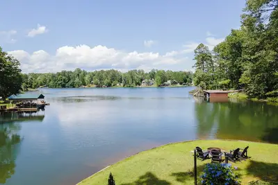 Image de Lakefront Oasis with Large Dock, Pet Friendly and near Clemson Univ!