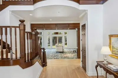 Image de Secluded 5-Acre Property with a Spacious 6, 300 sq ft. 5-Bedroom Home in Okc.