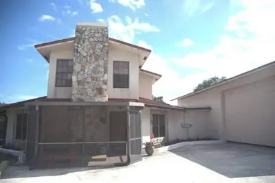 Image de Octagonal 2-story West Palm waterfront home w/dock, boat ramp, & private parking