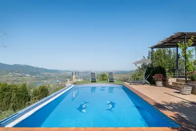 Image de Maison de campagne \"Bella Vista El Gastor\" avec vue sur le lac, piscine privée et Wi-Fi