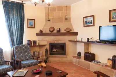 Image de Maison de campagne \"Vielba\" avec vue sur les montagnes, terrasse privée et Wi-Fi
