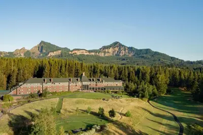 Image de Premier Room with Luxe Comfort and River Views