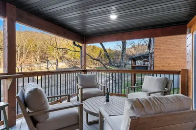 Image de Labor Day Open-Private Hot Tub-Cozy Fireplace-Free Daily Attraction Tickets-Close to Top of the Rock