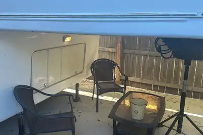 Image de Max’s Properties 40’ Rv with full Kitchen and Laundry