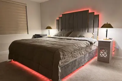 Image de King bed - Perfect Room - shared living room - Bills Stadium and Tesla