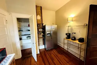 Image de Vintage & Affordable Unit 1 of 6