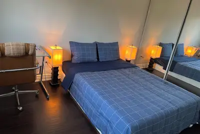 Image de Bright Private Master Suite in Prime Brampton Location\n\n