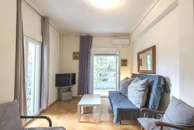 Image de Spacious and bright apt in Eksarchia