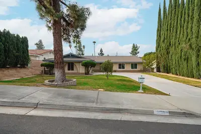 Image de Bright, Spacious Home with Large Yard and Patio Views