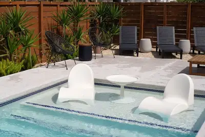 Image de Astra B: Heated Pool, Desk, Laundry
