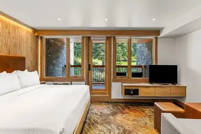 Image de Spacious Suite w/ King Comforts in Scenic Banff