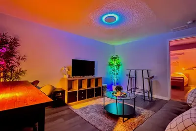 Image de Short or Long Term | Pet Friendly | Dog Park | King Bed | Laundry | Wifi