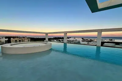 Image de Modern 2br Apartment W/Partial Ocean View in Playa Del Carmen