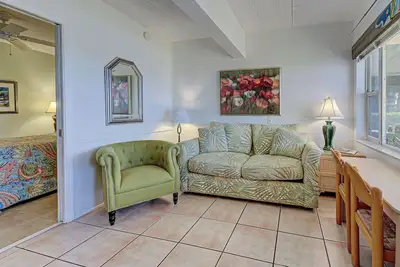Image de Directly on the Gulf - Unit 9 - 1 Bedroom - Ground Floor - Sleeps up to 4