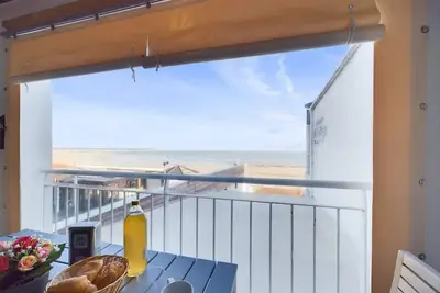 Image de À 50m de la plage, appartement pour 6, vue mer