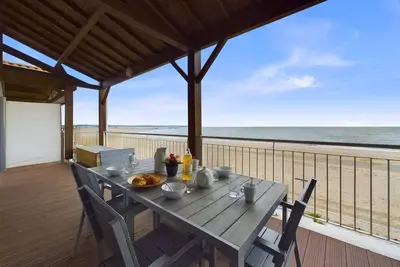 Image de Sur la plage, appartement avec terrasse et vue mer