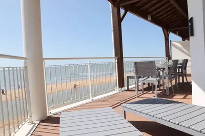 Image de Grande terrasse, pour 12, sublime vue mer