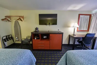 Image de Family Retreat w/ Heated Pools, Mini Golf & Free Continental Breakfast, 3 Rooms