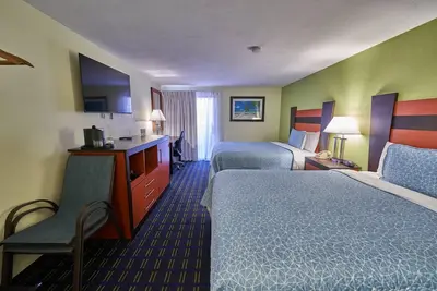 Image de Family-Friendly Atmosphere w/ Heated Indoor Pool & Free Breakfast - 4 Units