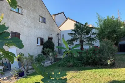 Image de Maison de ville avec jardin à 30mn de Paris \nidéal groupes \/ familles.