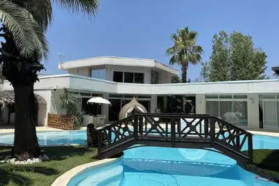 Image de Villa avec grande piscine chauffée à 900m de la plage