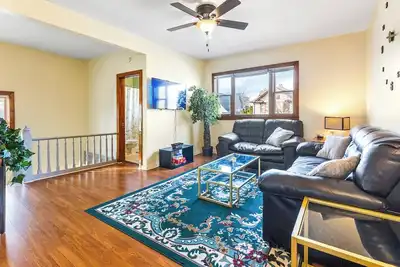 Image de Near Downtown Bloomington Full Apartment