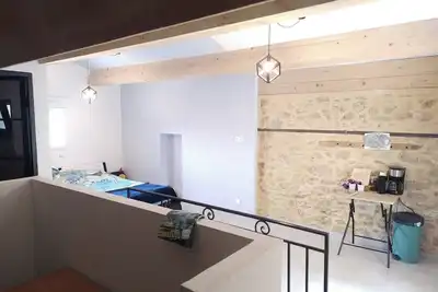 Image de Sous un chêne bicentenaire. \nChambre\/Salle de bain calme et spacieuse. \nParking G