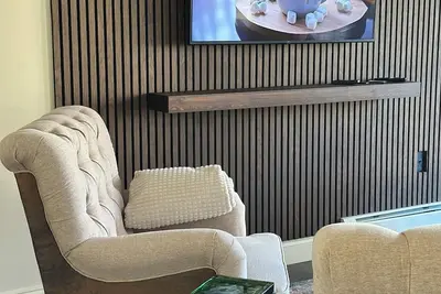 Image de Luxury brand-new apartment in the center of the Calgary next to the 17th street