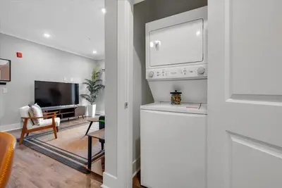 Image de Chic 2-bedroom apartment with Ac, fitness room, pool - A