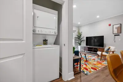 Image de Chic 2-bedroom apartment with Ac, fitness room, WiFi, pool - B